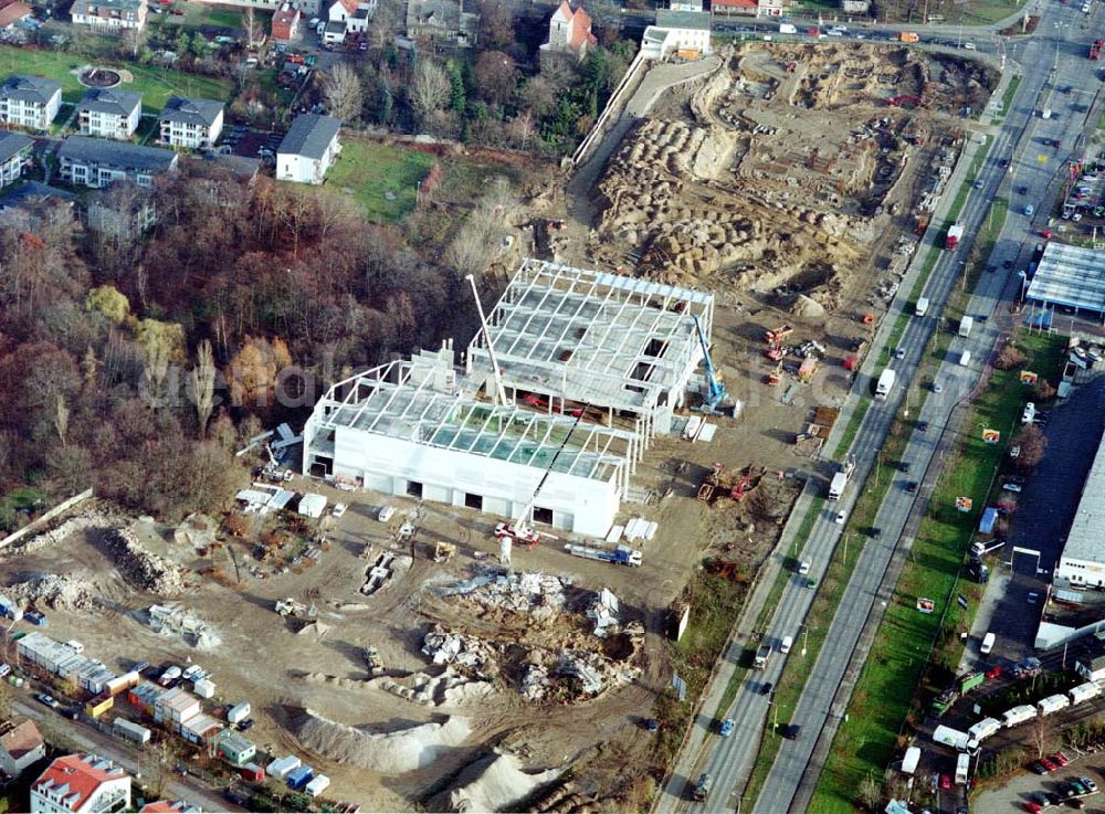 Berlin - Mahlsdorf from the bird's eye view: Baustelle an der B1 in Berlin - Mahlsdorf zur Errichtung eines Baumarktes und versch. Gewerbeeinheiten.