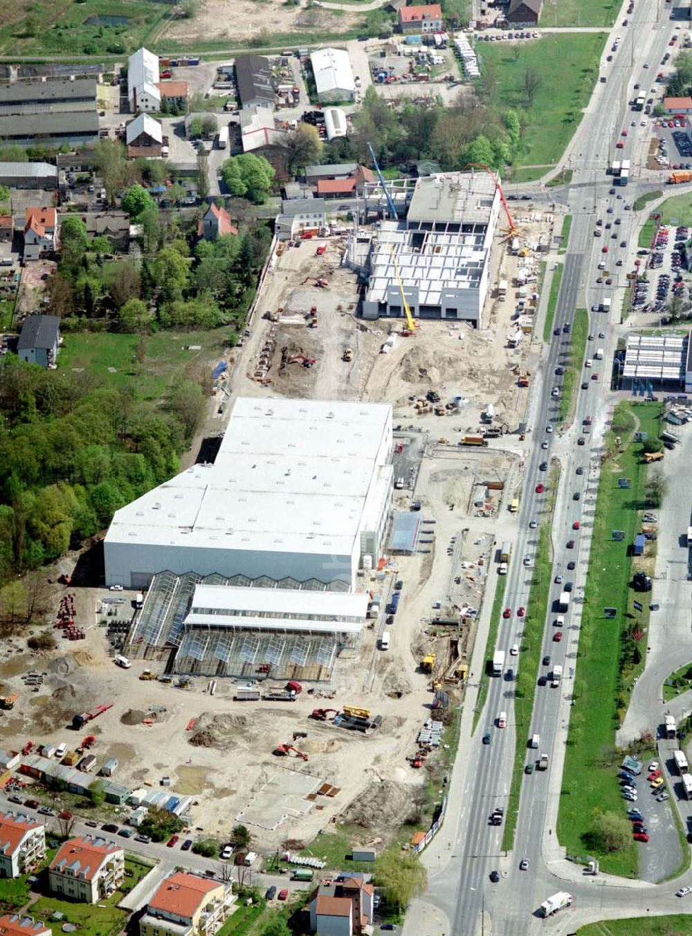 Berlin - Mahlsdorf from above - Baustelle an der B1 in Berlin - Mahlsdorf zur Errichtung eines Baumarktes und versch. Gewerbeeinheiten.