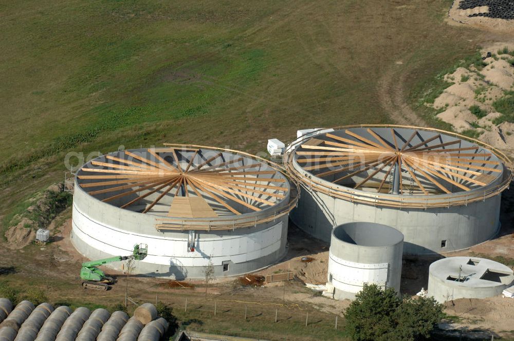 Aerial photograph Bergzow - Blick auf die Baustelle einer Biogasanlage in Bergzow, ein Ortsteil der Einheitsgemeinde Elbe-Parey im Landkreis Jerichower Land. Kontakt Bauausführung: