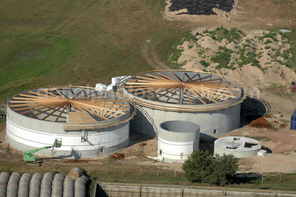 Bergzow from above - Blick auf die Baustelle einer Biogasanlage in Bergzow, ein Ortsteil der Einheitsgemeinde Elbe-Parey im Landkreis Jerichower Land. Kontakt Bauausführung: