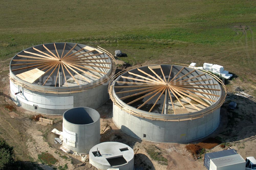 Bergzow from the bird's eye view: Blick auf die Baustelle einer Biogasanlage in Bergzow, ein Ortsteil der Einheitsgemeinde Elbe-Parey im Landkreis Jerichower Land. Kontakt Bauausführung: