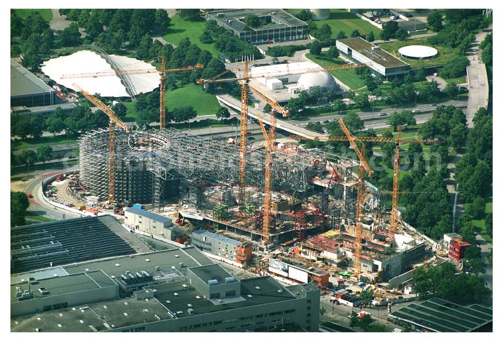 Aerial image München / Bayern - 13.07.2005 München Blick auf die Erweiterungsbaustelle des Auslieferungs- und Eventcenter BMW Welt der BMW AG am Georg-Brauchle-Ring nahe dem Olympia Park in München Architektur: COOP Himmelblau Baubeginn: Juli 2004