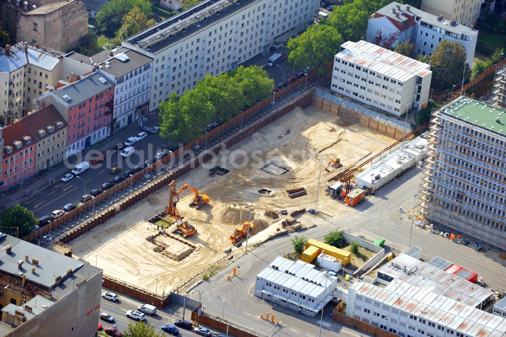 Berlin from above - Baustelle des Gebäudeensemble einer Schule, Internat und Besucherzentrum der neuen BND Bundesnachrichtendienst Zentrale an der Chausseestraße Ecke Habersaathstraße in Berlin-Mitte. Entwurfen durch die Lehmann Architekten GmbH. Construction site of the school, boarding home and visitor centre of the new BND Federal Intelligence Service headquarter in Berlin-Mitte.