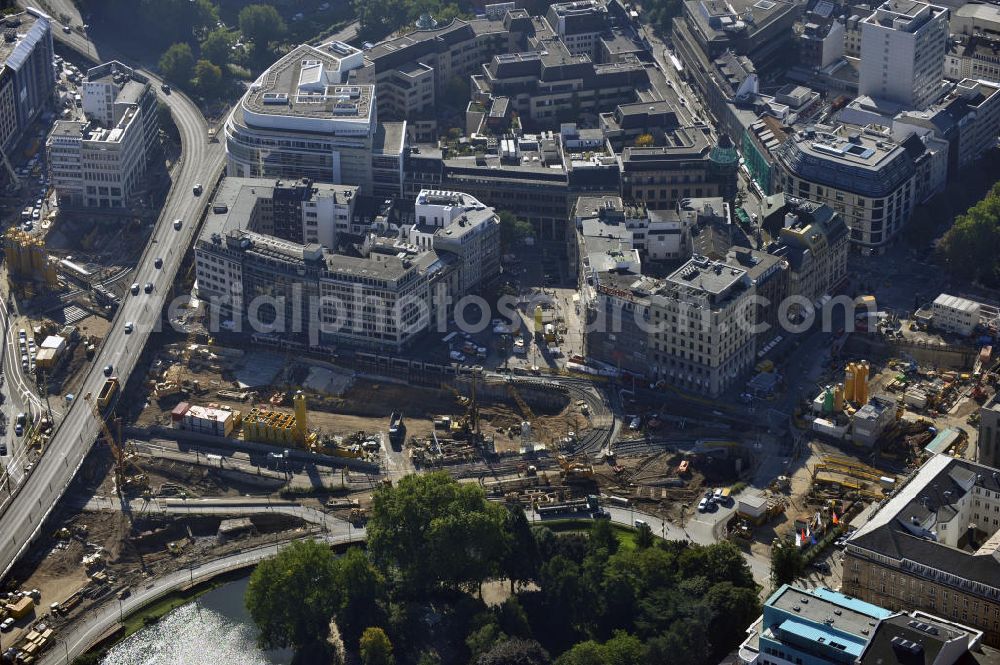 Düsseldorf from the bird's eye view: Baustelle vom Kö-Bogen / der U-Bahn-Strecke Wehrhahnlinie am Jan-Wellem-Platz / Stadtsee Landskrone in Düsseldorf-Stadtbezirk 01 im Ortsteil Stadtmitte. Construction area of the Kö-Bogen / the metro line Wehrhahnlinie at the place Jan Wellem Platz / the sea Landskrone in Düsseldorf-Stadtbezirk 01 in the district Stadtmitte.