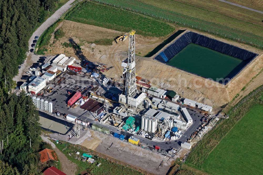 Aerial photograph Icking - Construction site with drilling tower of the geothermal plant between Dorfen, Hoehenrain and Attenhausen near Icking in the federal state of Bavaria