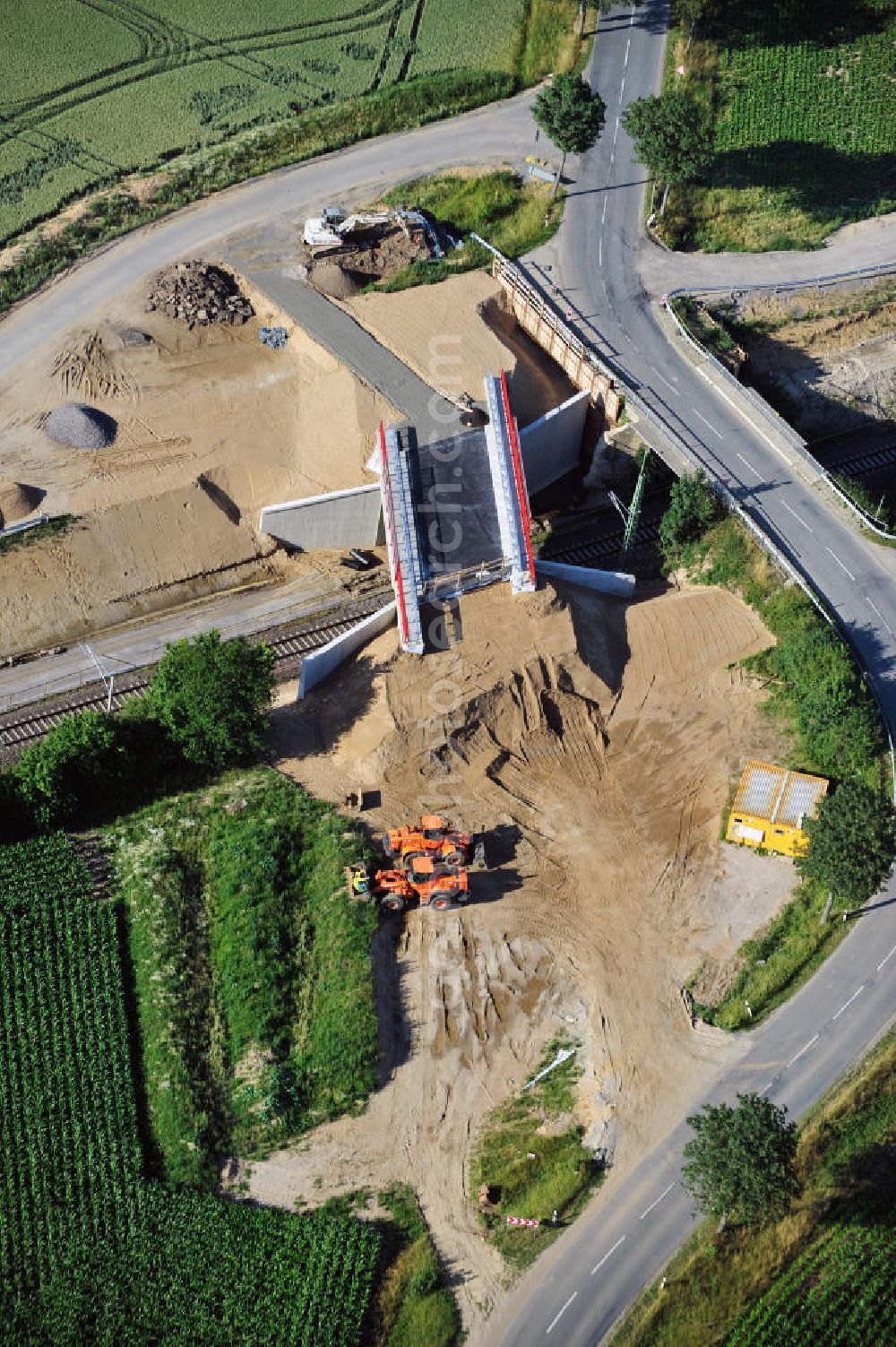 Söhlde from above - Baustelle vom Neubau der Brücke über die Deutsche Bahn / DB-Strecke bei Söhlde in Niedersachsen. Ein Projekt der EUROVIA Beton GmbH. Construction site of the new bild bidge in the near of Söhlde Lower Saxony.