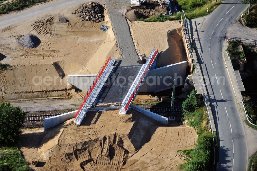 Aerial photograph Söhlde - Baustelle vom Neubau der Brücke über die Deutsche Bahn / DB-Strecke bei Söhlde in Niedersachsen. Ein Projekt der EUROVIA Beton GmbH. Construction site of the new bild bidge in the near of Söhlde Lower Saxony.