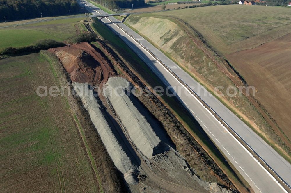 Aerial image Madelungen - Blick über die Baustelle des Autobahnverlaufs A4 aus Richtung Nord-Ost auf die Strassenbrücke zwischen Stregda und Madelungen welche über die A4 führt und den dahinter liegenden Madelungener Forst. Für die Autobahn wurden in diesem Buchen-Wald ca. 12 Hektar Bäume abgeholzt. Der Neubau ist Teil des Projekt Nordverlegung / Umfahrung Hörselberge der Autobahn E40 / A4 in Thüringen bei Eisenach. Durchgeführt werden die im Zuge dieses Projektes notwendigen Arbeiten unter an derem von den Mitarbeitern der Niederlassung Weimar der EUROVIA Verkehrsbau Union sowie der Niederlassungen Abbruch und Erdbau, Betonstraßenbau, Ingenieurbau und TECO Schallschutz der EUROVIA Beton sowie der DEGES.