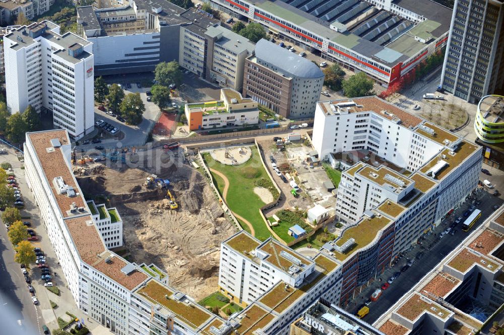 Berlin from above - Das Büro- und Wohnbauprojekt Am Markgrafenpark an der Markgrafenstraße Ecke Paul-Dutschke-Straße Ecke Lindenstraße in Berlin-Kreuzberg. Das Projekt befindet sich in seiner letzen bzw. zweiten Bauphase, in der noch 2 Gebäudeblocks entstehen werden. Die Bauarbeiten befinden sich noch in der Anfangsphase. The last construction phase for the office and housing project Am Markgrafenpark started. Two blocks of flats still need to be constructed.