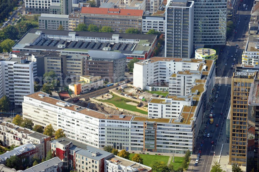 Aerial image Berlin - Das Büro- und Wohnbauprojekt Am Markgrafenpark an der Markgrafenstraße Ecke Paul-Dutschke-Straße Ecke Lindenstraße in Berlin-Kreuzberg. Das Projekt befindet sich in seiner letzen bzw. zweiten Bauphase, in der noch 2 Gebäudeblocks entstehen werden. Die Bauarbeiten befinden sich noch in der Anfangsphase. The last construction phase for the office and housing project Am Markgrafenpark started. Two blocks of flats still need to be constructed.