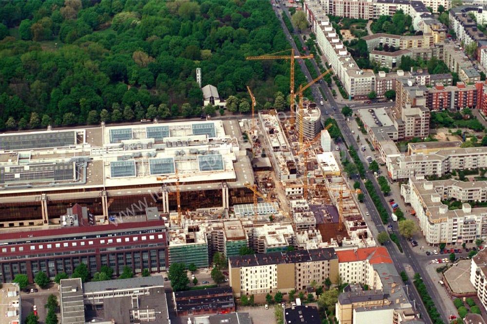 Berlin / Wedding from the bird's eye view: Baustelle Büro- und Industriekomplex in der Brunnenstraße in Berlin-Wedding. Datum: 1995