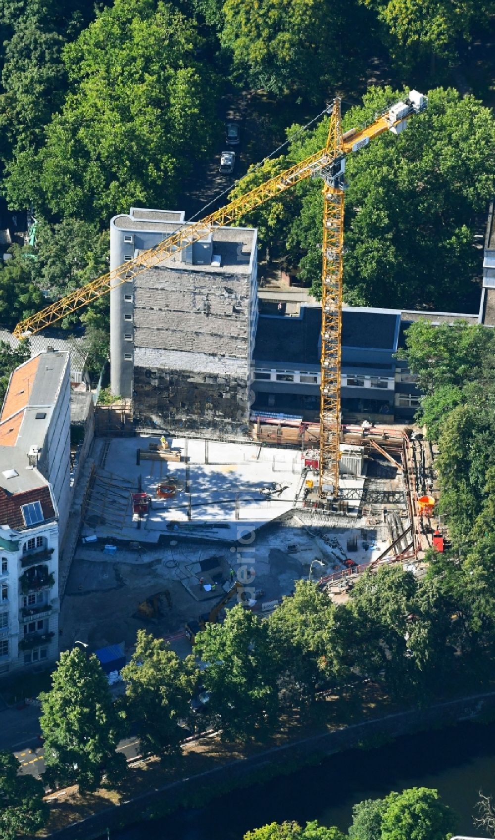 Berlin from the bird's eye view: Building site office building BUREAU SIEBENUNDSIEBZIG on Schoeneberger Ufer in the district Mitte in Berlin, Germany