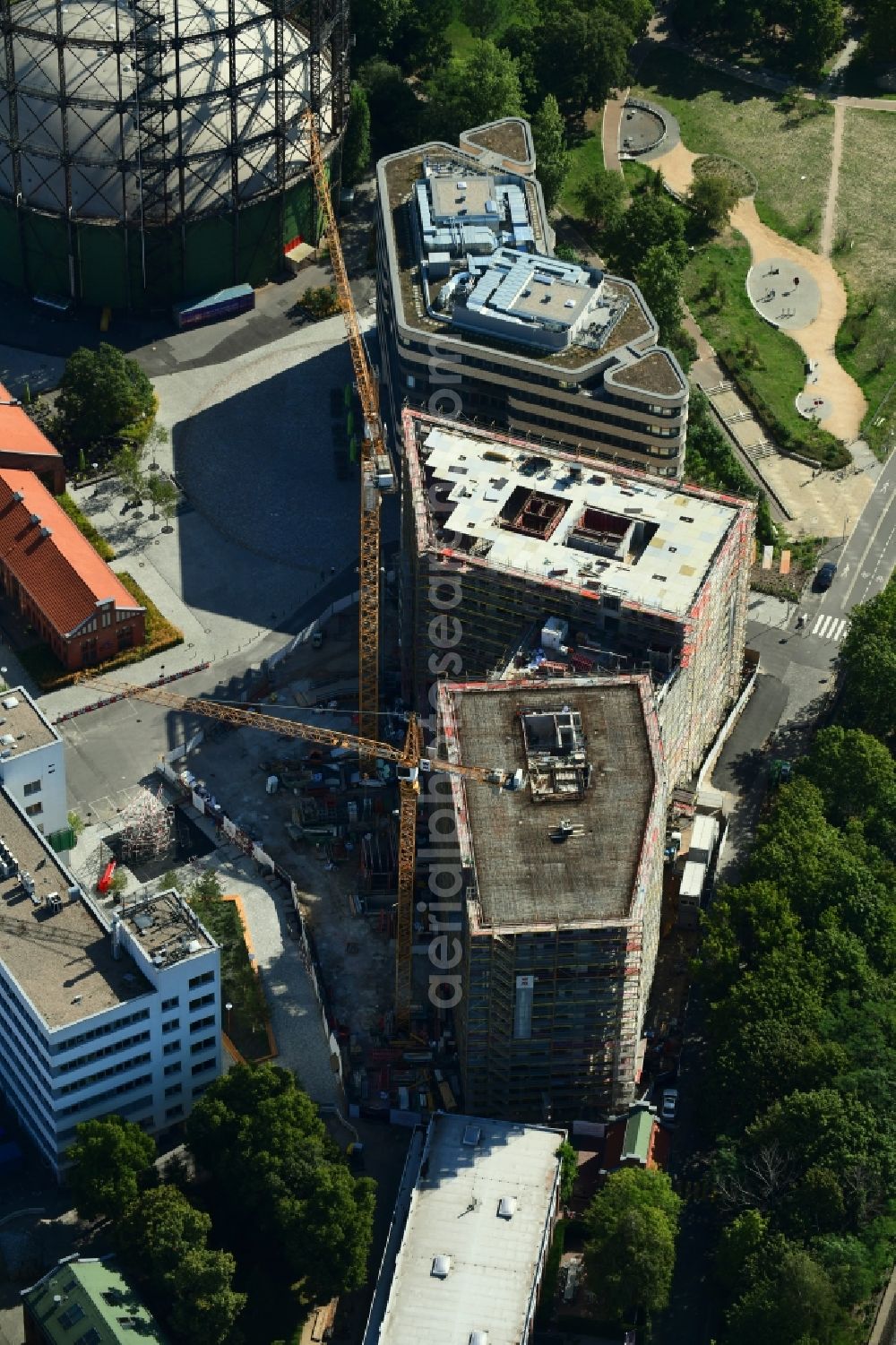 Berlin from the bird's eye view: Building site office building of EUREF AG on EUREF-Conpus in the district Schoeneberg in Berlin, Germany