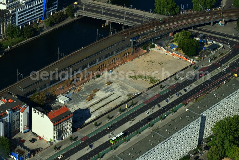 Berlin from the bird's eye view: Building site office building JAHO on Holzmarktstrasse on S-Bahnhof Jannowitzbruecke in Berlin, Germany