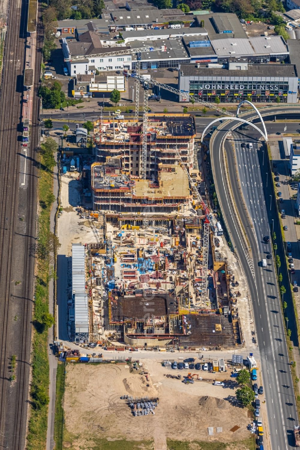 Düsseldorf from the bird's eye view: Building site office building Mizal Offices Visions on Campus of CODIC DEVELOPMENT GMBH on Plockstrasse in Duesseldorf in the state North Rhine-Westphalia, Germany