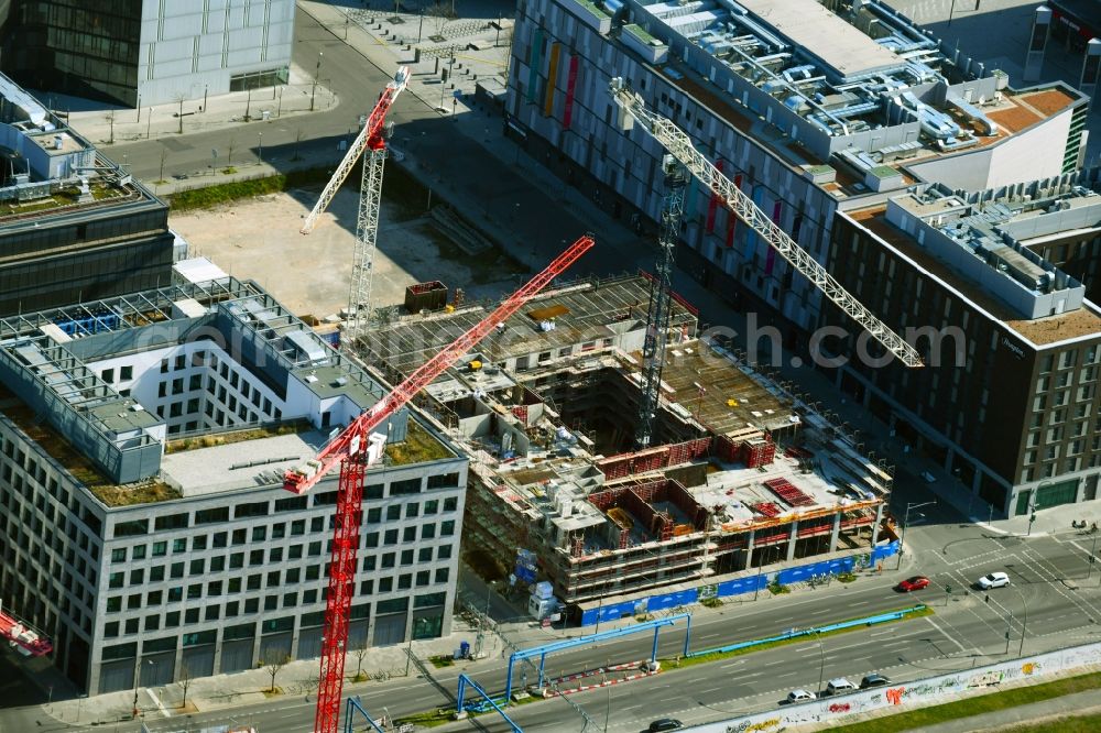 Berlin from the bird's eye view: Building site office building PURE-LIVING:BERLIN on street Muehlenstrasse - Mildred-Harnack-Strasse - Valeska-Gert-Strasse in the district Friedrichshain in Berlin, Germany