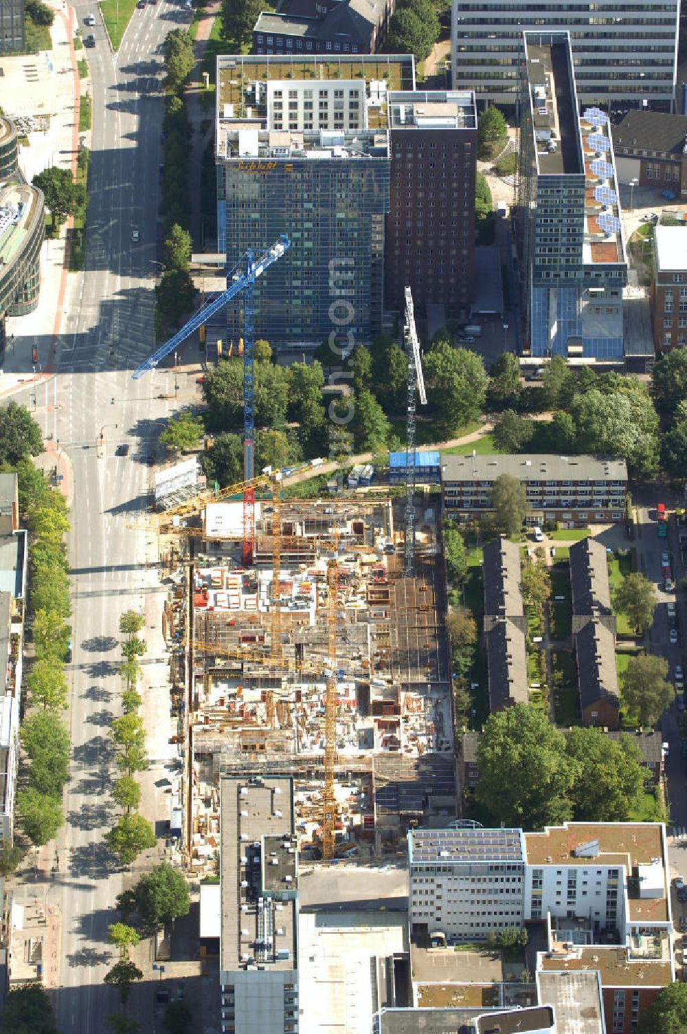 Hamburg from the bird's eye view: Blick auf eine Baustelle eines Büro- und Geschäftsgebäude in Sankt Georg, Anschrift: Steindamm 90-106. Ansprechpartner: CORPUS SIREO, Asset Management GmbH, An der Welle 3, 60322 Frankfurt am Main, Tel. +49(0)69 48005 0, Fax +49(0)69 48005 102, Email: frankfurt@corpussireo.com