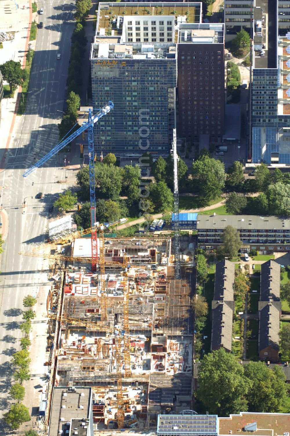 Aerial image Hamburg - Blick auf eine Baustelle eines Büro- und Geschäftsgebäude in Sankt Georg, Anschrift: Steindamm 90-106. Ansprechpartner: CORPUS SIREO, Asset Management GmbH, An der Welle 3, 60322 Frankfurt am Main, Tel. +49(0)69 48005 0, Fax +49(0)69 48005 102, Email: frankfurt@corpussireo.com