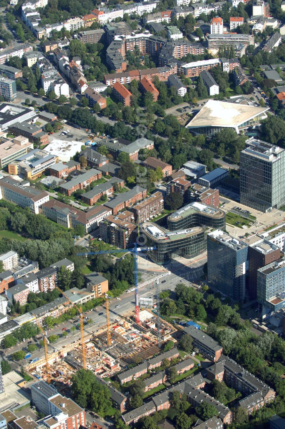 Hamburg from the bird's eye view: Blick auf eine Baustelle eines Büro- und Geschäftsgebäude in Sankt Georg, Anschrift: Steindamm 90-106. Ansprechpartner: CORPUS SIREO, Asset Management GmbH, An der Welle 3, 60322 Frankfurt am Main, Tel. +49(0)69 48005 0, Fax +49(0)69 48005 102, Email: frankfurt@corpussireo.com