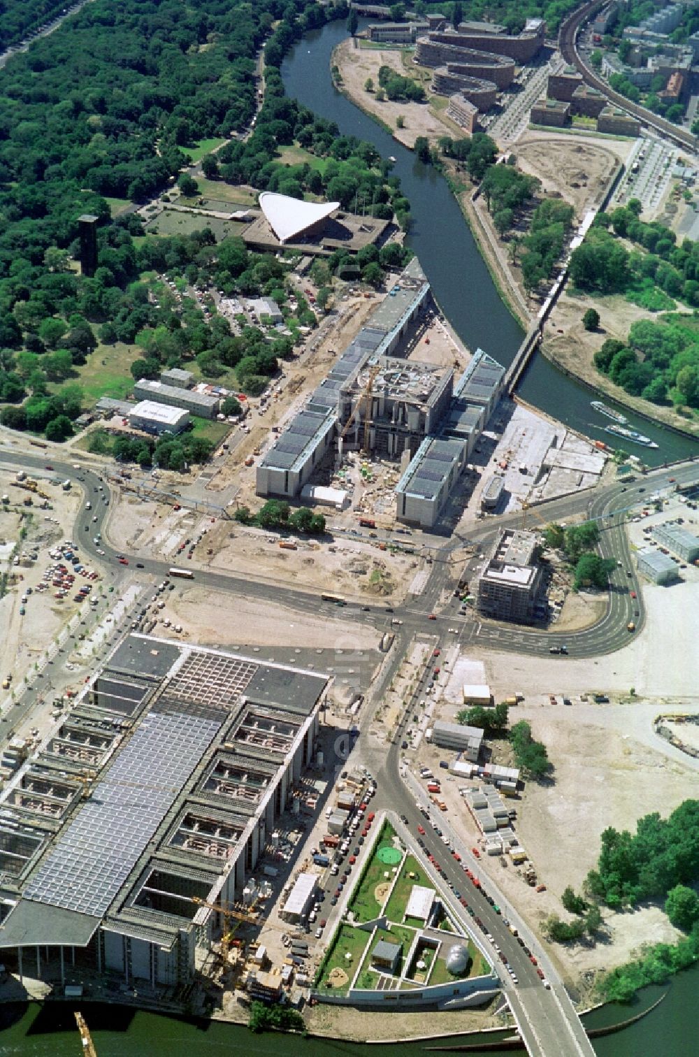 Berlin from the bird's eye view: Federal Chancellery between the Spree and Tiergarten Spree on the Berlin government district in the center of the German capital Berlin