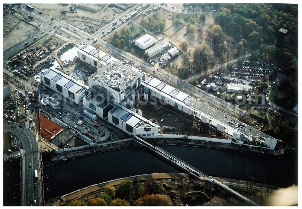 Berlin - Tiergarten from the bird's eye view: Baustelle des Bundeskanzleramtes auf dem Spreebogen in Berlin - Tiergarten.