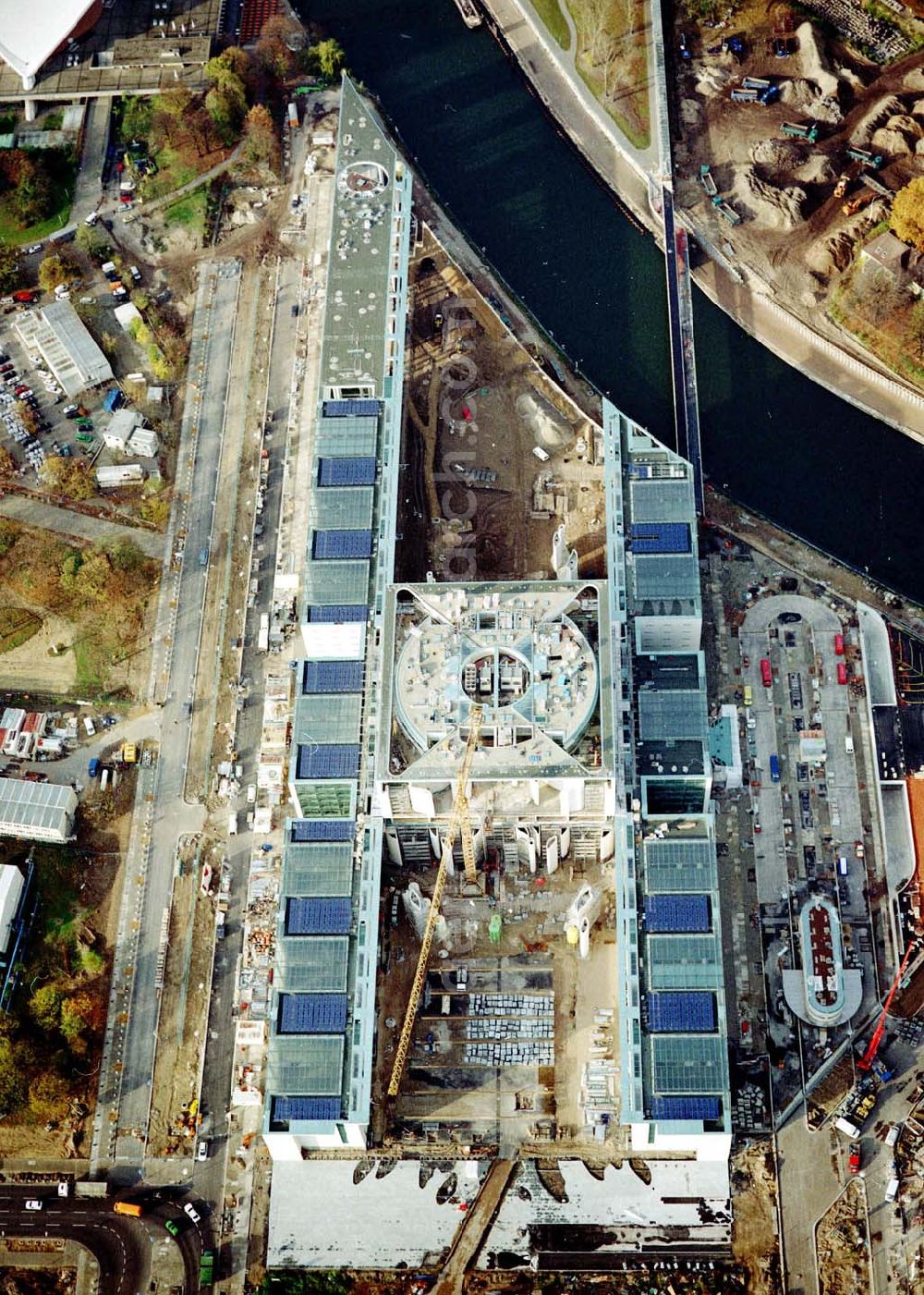 Aerial image Berlin - Tiergarten - Baustelle des Bundeskanzleramtes auf dem Spreebogen in Berlin - Tiergarten.