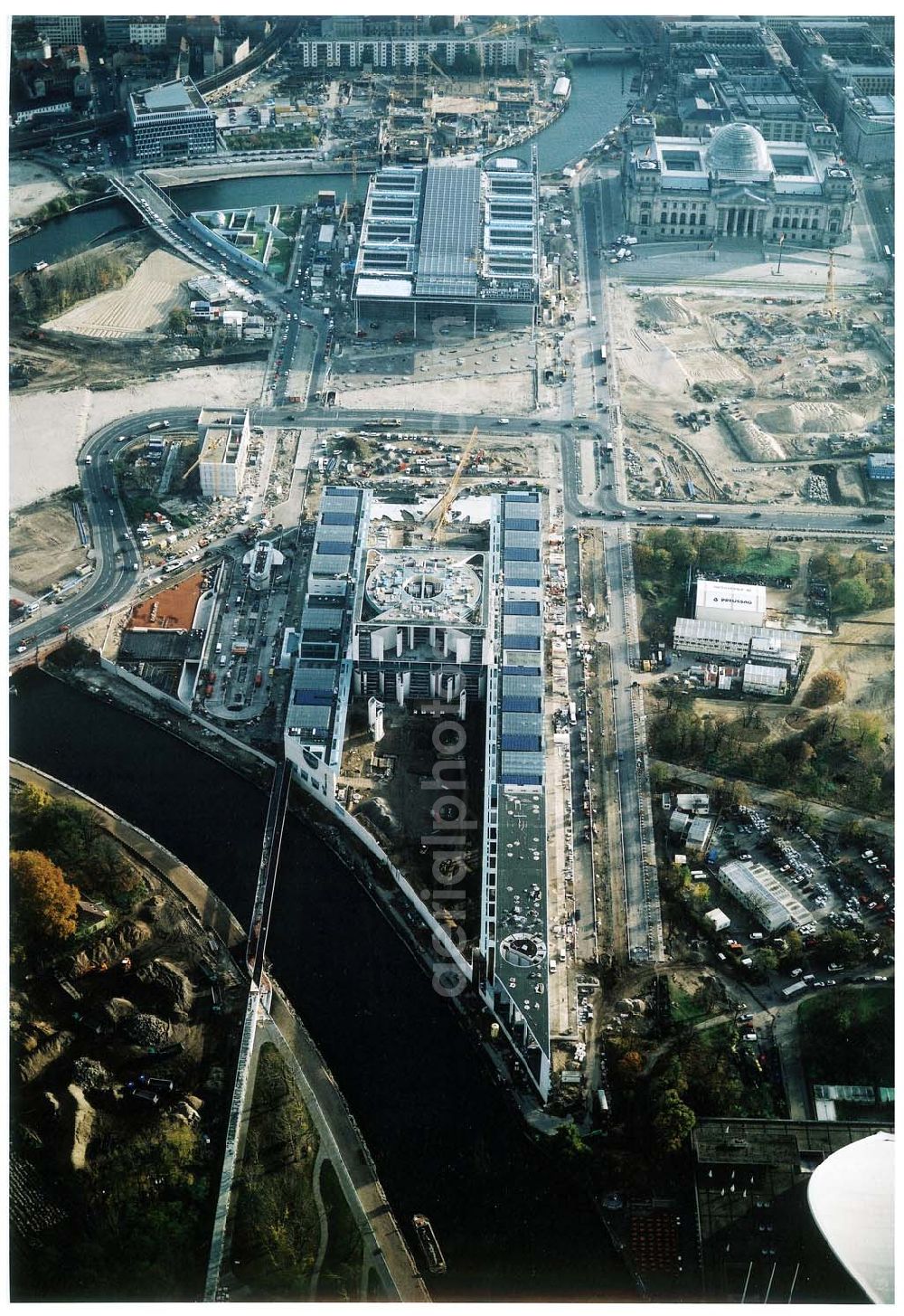 Berlin - Tiergarten from above - Baustelle des Bundeskanzleramtes auf dem Spreebogen in Berlin - Tiergarten.