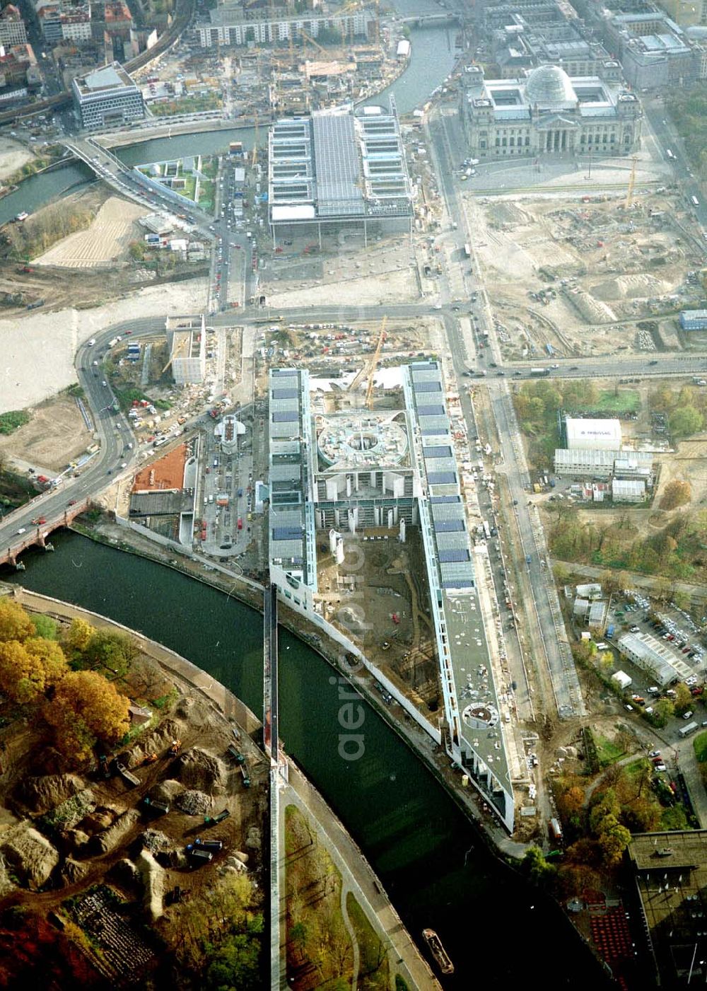 Aerial image Berlin - Tiergarten - Baustelle des Bundeskanzleramtes auf dem Spreebogen in Berlin - Tiergarten.