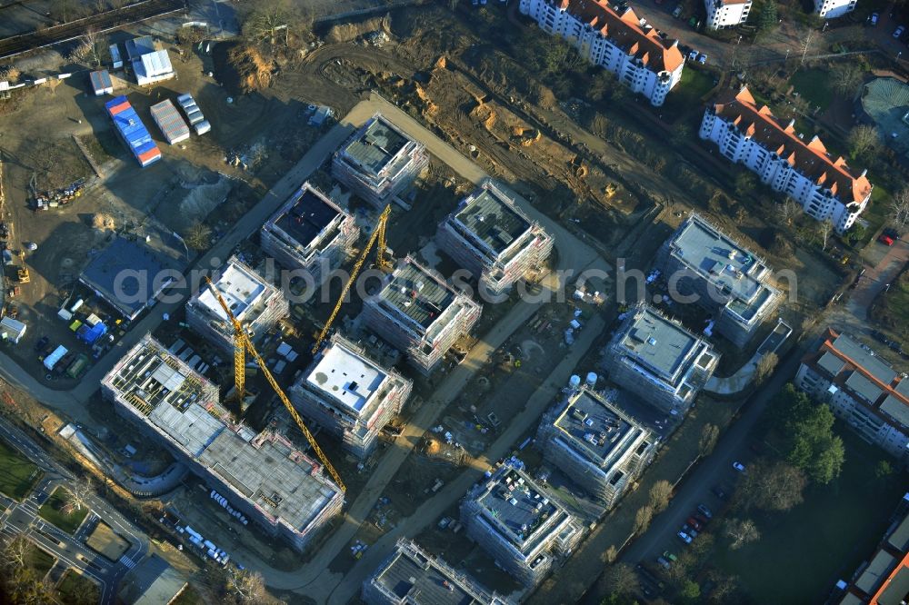 Aerial photograph Berlin - View of the building lot of a residential quarter of Cedelia construction project in Berlin-Zehlendorf at Dahlemer Weg and the Robert-W-Kempner-Strasse. The project is a joint venture of the project partners HKP Dahlemer Weg Verwaltungs GmbH, HOCHTIEF-HTP Projektentwicklung and KONDOR WESSELS