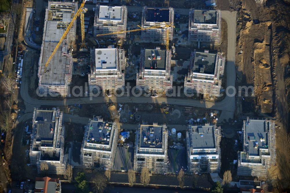 Berlin from above - View of the building lot of a residential quarter of Cedelia construction project in Berlin-Zehlendorf at Dahlemer Weg and the Robert-W-Kempner-Strasse. The project is a joint venture of the project partners HKP Dahlemer Weg Verwaltungs GmbH, HOCHTIEF-HTP Projektentwicklung and KONDOR WESSELS