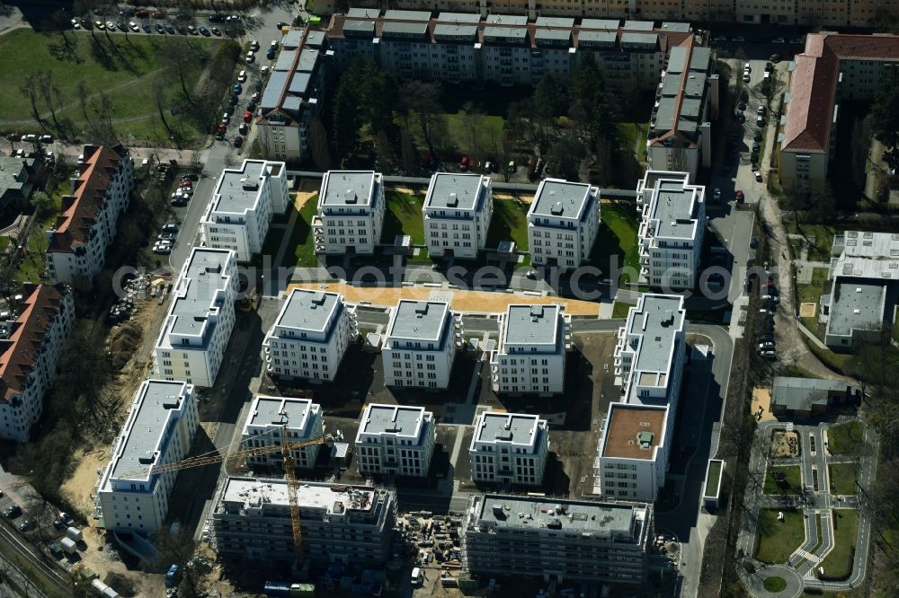 Berlin from the bird's eye view: View of the building lot of a residential quarter of Cedelia construction project in Berlin-Zehlendorf at Dahlemer Weg and the Robert-W-Kempner-Strasse. The project is a joint venture of the project partners HKP Dahlemer Weg Verwaltungs GmbH, HOCHTIEF-HTP Projektentwicklung and KONDOR WESSELS