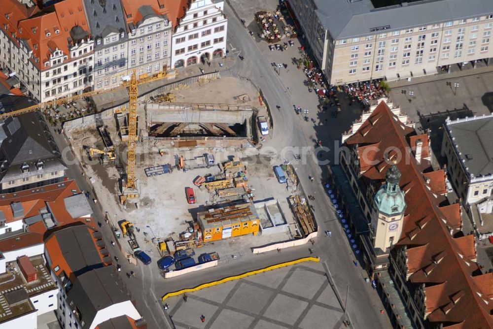 Leipzig from above - Blick auf Blick über das Baufeld der zukünftigen Station Markt des Projekts City-Tunnel auf dem Marktplatz von Leipzig vor dem historischen Alten Rathaus. Das Projekt einer U-Bahn-Verbindung zwischen Leipziger Hauptbahnhof und Bayerischer Bahnhof wird 572 Millionen Euro kosten und soll bis Ende 2009 fertig gestellt sein.