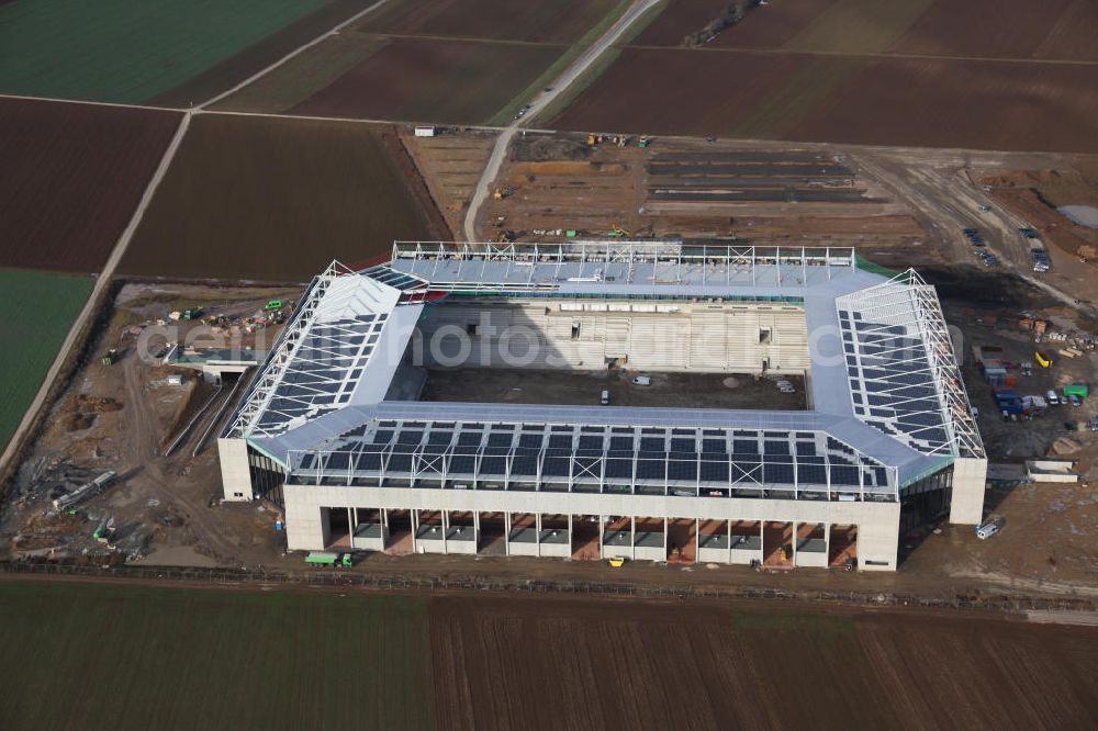 Mainz from the bird's eye view: Die Baustelle der Coface-Arena, die als neues Stadion für den Fußballverein FSV Mainz 05 dienen soll. Die Bauarbeiten wurden 2009 begonnen und sollen bis 2011 abgeschlossen sein. Bauherr und Eigentümerin des Neubauprojektes ist die stadteigene Grundstücksverwaltungsgesellschaft der Stadt Mainz mbH (GVG). View to the building area of the new football stadium Coface-Arena in Mainz.