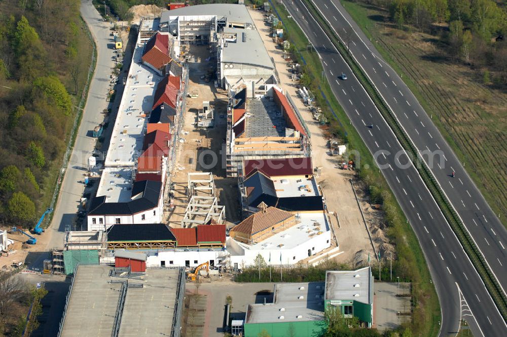 Wustermark OT Elstal from above - Blick auf die Baustelle vom Erweiterungsbau Designer Outlet Berlin. Das im Stil eines Dorf errichtete Outlet, ist ein Projekt der Einwicklungs- und Betreibergesellschaft McArthurGlen gemeinsam mit Henderson Global Investors. View of the expansion construction area Berlin Designer Outlet in Elstal.