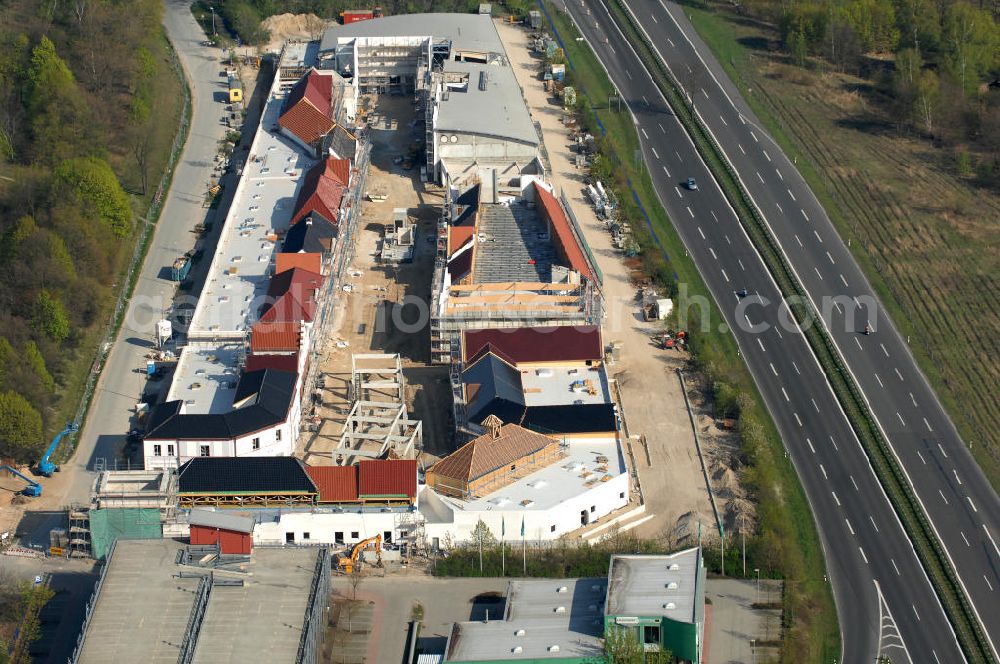 Wustermark OT Elstal from the bird's eye view: Blick auf die Baustelle vom Erweiterungsbau Designer Outlet Berlin. Das im Stil eines Dorf errichtete Outlet, ist ein Projekt der Einwicklungs- und Betreibergesellschaft McArthurGlen gemeinsam mit Henderson Global Investors. View of the expansion construction area Berlin Designer Outlet in Elstal.