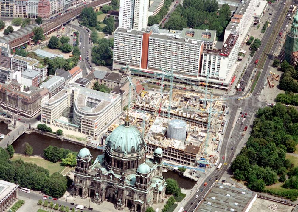 Aerial image Berlin - Baustelle DOM-AQUAREE der DIFA am Berliner Dom in Berlin - Mitte. 08.07.02