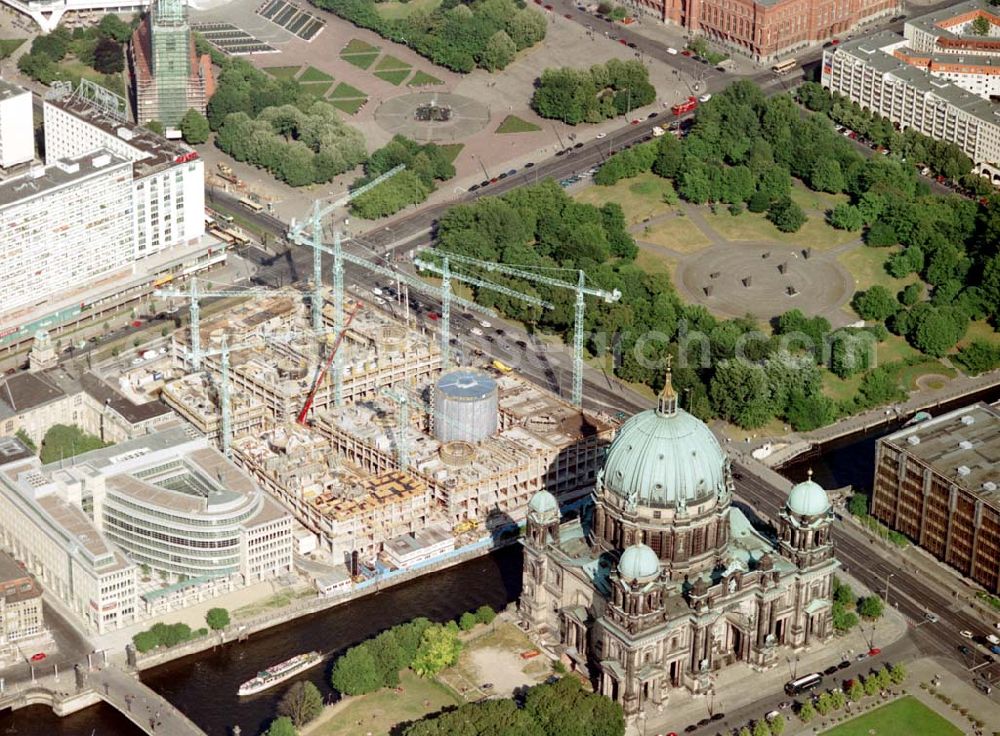 Aerial image Berlin - Baustelle DOM-AQUAREE der DIFA am Berliner Dom in Berlin - Mitte. 08.07.02