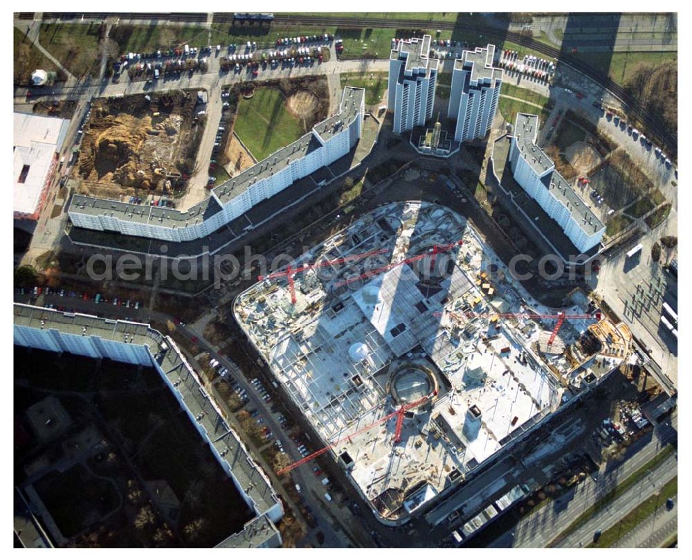 Berlin - Marzahn from the bird's eye view: Seit dem 28. November 2003 laufen die Bauarbeiten für das 150 Millionen Euro teure Eastgate - eines der größten und außergewöhnlichsten Einkaufs- und Erlebniszentren Berlins und Ostdeutschlands. Ausführungsplanung: npp Noack Planung und Projektentwicklung GmbH, Anton-Graff-Straße 24, 01309 Dresden Generalunternehmer: Wayss & Freytag Schlüsselfertigbau AG, Hauptniederlassung Nord/Ost, Niederlassung Göttingen, Maschmühlenweg 105, 37081 Göttingen