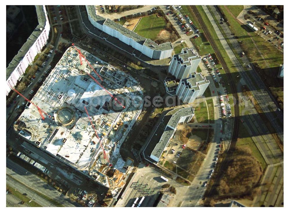 Aerial photograph Berlin - Marzahn - Seit dem 28. November 2003 laufen die Bauarbeiten für das 150 Millionen Euro teure Eastgate - eines der größten und außergewöhnlichsten Einkaufs- und Erlebniszentren Berlins und Ostdeutschlands. Ausführungsplanung: npp Noack Planung und Projektentwicklung GmbH, Anton-Graff-Straße 24, 01309 Dresden Generalunternehmer: Wayss & Freytag Schlüsselfertigbau AG, Hauptniederlassung Nord/Ost, Niederlassung Göttingen, Maschmühlenweg 105, 37081 Göttingen