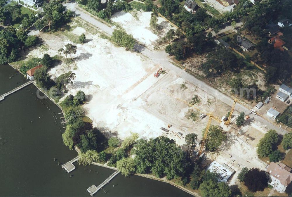 Aerial photograph Zeuthen / Brandenburg - Baustelle der EDR-GbmH am Zeuthener See in Zeuthen (Gelände des ehem. DDR-Diplomatenclubs) / Brandenburg.