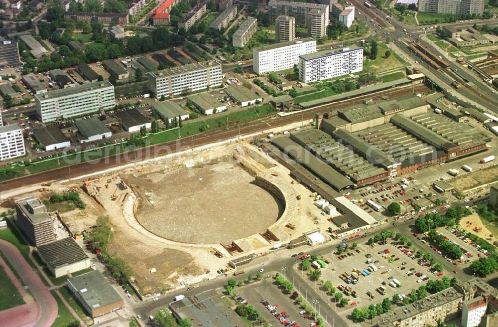 Aerial photograph Berlin, Friedrichshain - 24.05.1994 Baustelle ehemalige Seelenbinderhalle, Berlin Friedrichshain, Errichtung des Velodroms