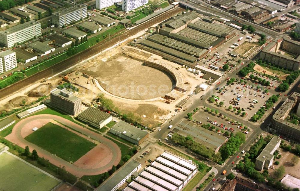 Aerial image Berlin, Friedrichshain - 24.05.1994 Baustelle ehemalige Seelenbinderhalle, Berlin Friedrichshain, Errichtung des Velodroms