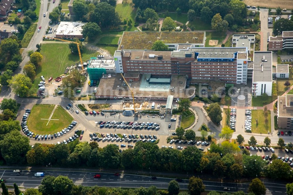 Aerial photograph Wesel - Building site for an enlargement new building on the clinic area of the Protestant hospital of Wesel in the Schermbecker country road in Wesel in the federal state North Rhine-Westphalia