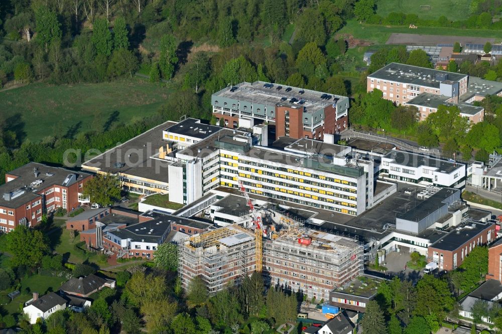 Aerial image Rotenburg (Wümme) - Construction site for a new extension to the hospital grounds AGAPLESION DIAKONIEKLINIKUM ROTENBURG on Elise-Averdieck-Strasse in Rotenburg (Wuemme) in the state Lower Saxony, Germany