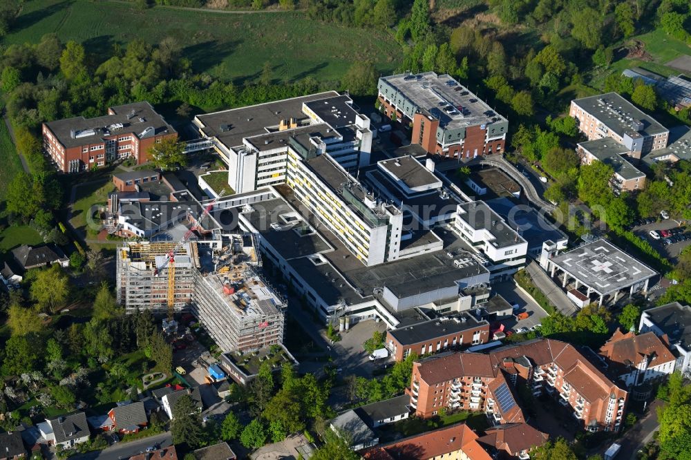 Rotenburg (Wümme) from the bird's eye view: Construction site for a new extension to the hospital grounds AGAPLESION DIAKONIEKLINIKUM ROTENBURG on Elise-Averdieck-Strasse in Rotenburg (Wuemme) in the state Lower Saxony, Germany