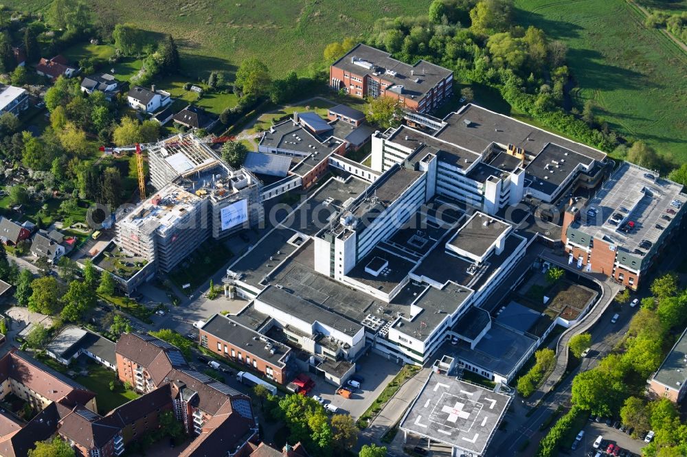 Aerial photograph Rotenburg (Wümme) - Construction site for a new extension to the hospital grounds AGAPLESION DIAKONIEKLINIKUM ROTENBURG on Elise-Averdieck-Strasse in Rotenburg (Wuemme) in the state Lower Saxony, Germany