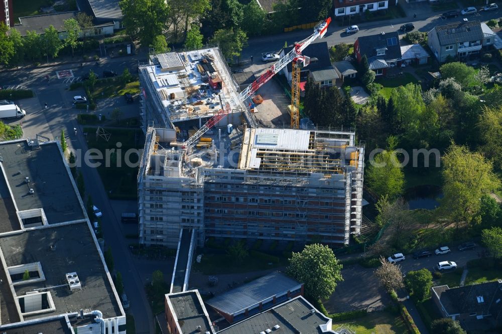 Rotenburg (Wümme) from the bird's eye view: Construction site for a new extension to the hospital grounds AGAPLESION DIAKONIEKLINIKUM ROTENBURG on Elise-Averdieck-Strasse in Rotenburg (Wuemme) in the state Lower Saxony, Germany