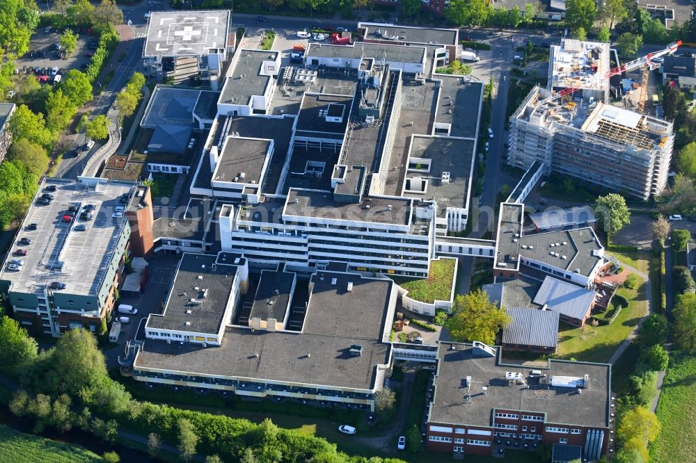 Aerial image Rotenburg (Wümme) - Construction site for a new extension to the hospital grounds AGAPLESION DIAKONIEKLINIKUM ROTENBURG on Elise-Averdieck-Strasse in Rotenburg (Wuemme) in the state Lower Saxony, Germany