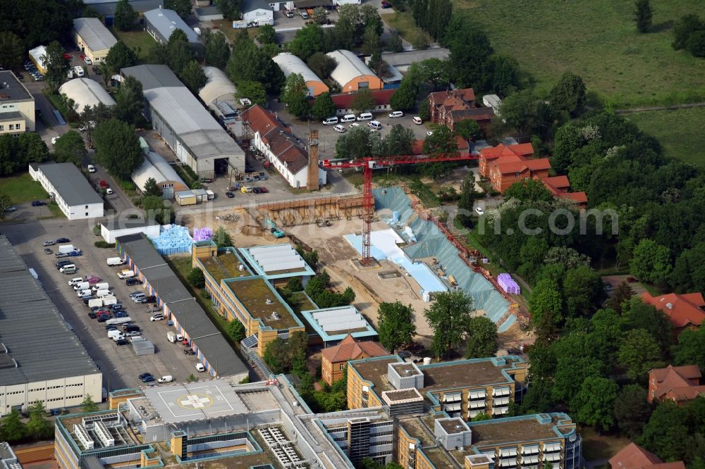 Aerial photograph Berlin - Construction site for a new extension to the hospital grounds Arona Klinik of UKB BG Klinikum Unfallkrankenhaus Berlin gGmbH in the district Bezirk Marzahn-Hellersdorf in Berlin