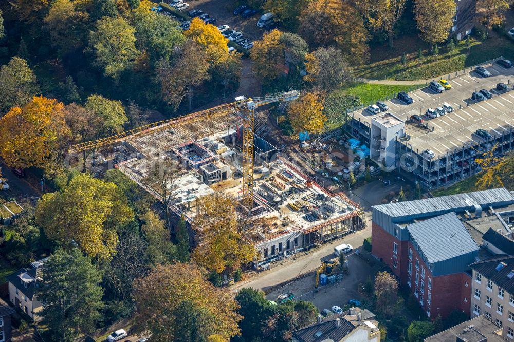 Aerial photograph Bochum - Construction site for a new extension to the geriatric department on the hospital grounds of the Augusta Kliniken Bochum Hattingen in the patient park on Zeppelinstrasse in the district Grumme in Bochum in the Ruhr area in the federal state of North Rhine-Westphalia, Germany